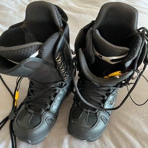 Burton Men's Hail Snowboard Coots size 9